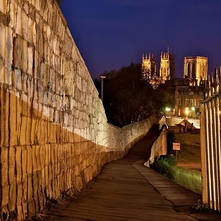 Minster View At Talbot Court, Lägenhet York